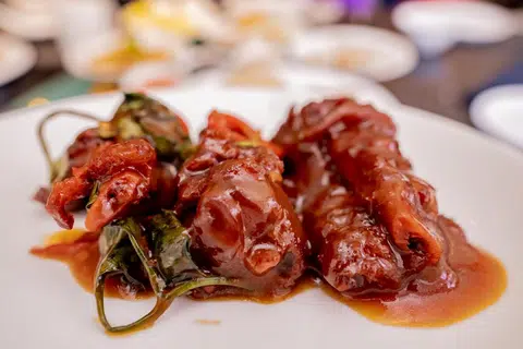 HIDANGAN DIGEMARI: Kaki ayam antara hidangan popular di bufet ‘Jom, Dim Sum’.