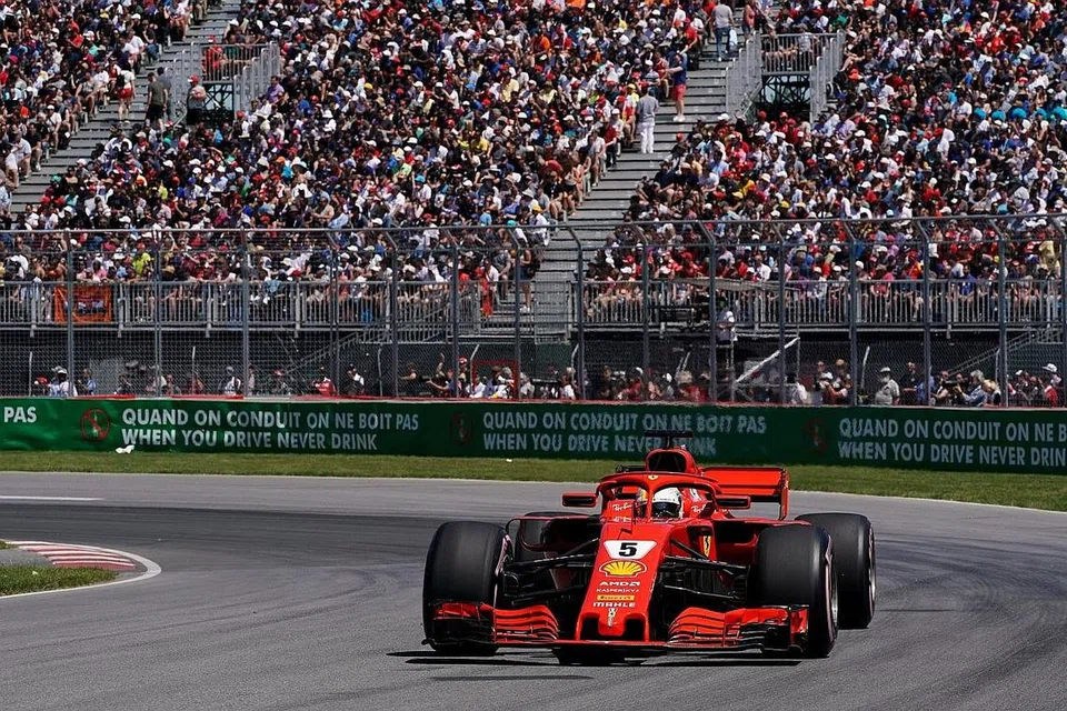 TERJEJAS TERUK: Sembilan perlumbaan pertama F1 musim ini telah dibatalkan dan dijangka lebih banyak perlumbaan jika akan terjejas bulan ini. Musim F1 ini mungkin diadakan semula tanpa peminat dengan mematuhi garis panduan jarak sosial. - Foto fail