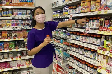 SIMPANAN UNTUK HARI HUJAN: Memandangkan keadaan yang tidak menentu di tengah-tengah penularan wabak Covid-19, Cik Azmina berkata beliau kini ingin menambah simpanan untuk bersiap menghadapi masa sukar. - Foto ihsan SITI NUR AZMINA ABDUL RAZAK