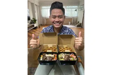 BERANEKA HIDANGAN: Antara makanan yang beliau menjual di NakedcooksSG termasuk hidangan seperti Nasi Mandi dan pencuci mulut seperti Sea salt caramel pods. - Foto ihsan AHMAD HOSNI MD HANAPI