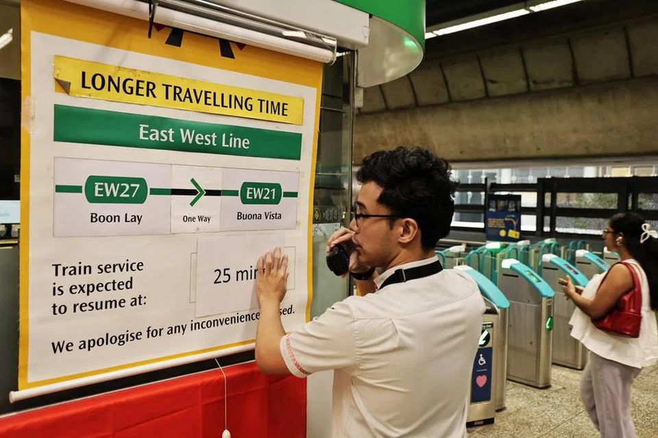 SMRT mengumumkan perkhidmatan kereta api disambung semula pada sekitar 11 pagi selepas mengalami gangguan selama lima jam di Laluan Timur-Barat pada 6 Ogos. 