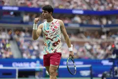 GEMBIRA DENGAN PRESTASI: Carlos Alcaraz meraikan mata yang diraihnya dalam perlawanan menentang Matteo Arnaldi di Pusat Tenis Kebangsaan Billie Jean King dalam pertandingan Terbuka Amerika pada Isnin.
