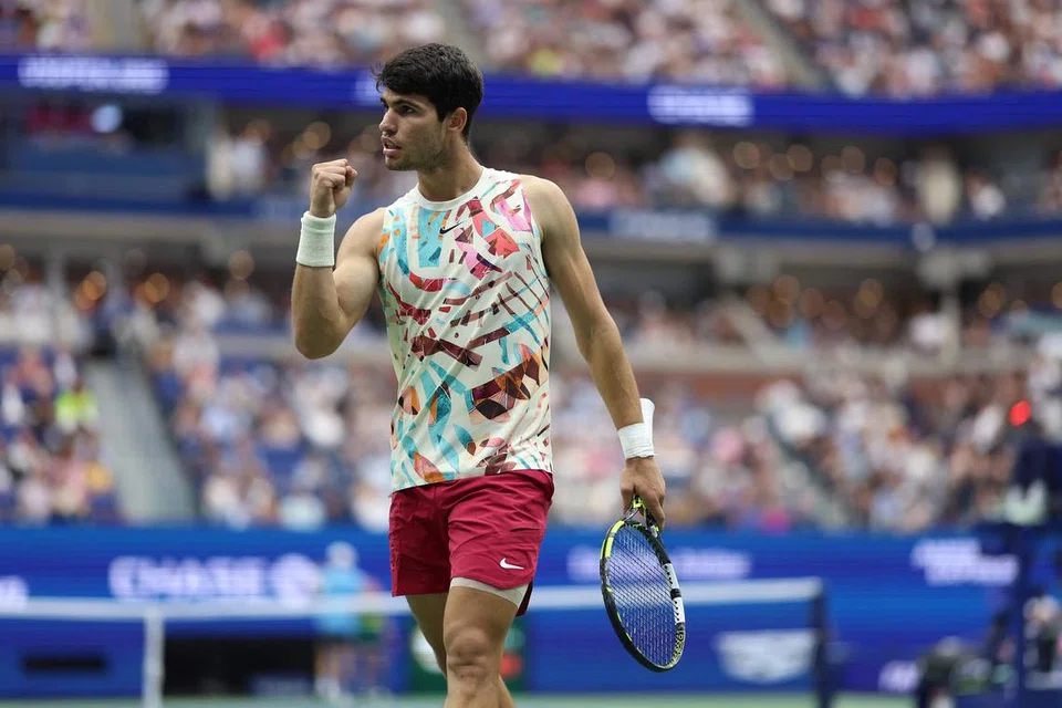 GEMBIRA DENGAN PRESTASI: Carlos Alcaraz meraikan mata yang diraihnya dalam perlawanan menentang Matteo Arnaldi di Pusat Tenis Kebangsaan Billie Jean King dalam pertandingan Terbuka Amerika pada Isnin.