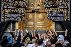 TINGKAT KEIMANAN: Zikir dan memuji Allah merupakan ibadah yang dilakukan agar kita mendekatkan diri kepada-Nya dan sentiasa mengingati-Nya.