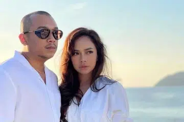 Nora Danish (kanan) dan Nedim Nazri hanya inginkan kebahagiaan buat anak-anak mereka sesudah perpisahan yang disahkan pada 19 Jun.