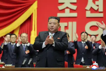 Gambar yang dirakam pada 22 Februari 2026 dan dikeluarkan oleh Agensi Berita Pusat Korea (KCNA) pada 23 Februari 2026 menunjukkan pemimpin Korea Utara Kim Jong Un, yang dipilih sebagai Setiausaha Agung Parti Pekerja Korea, semasa Kongres Kesembilan di Pyongyang.