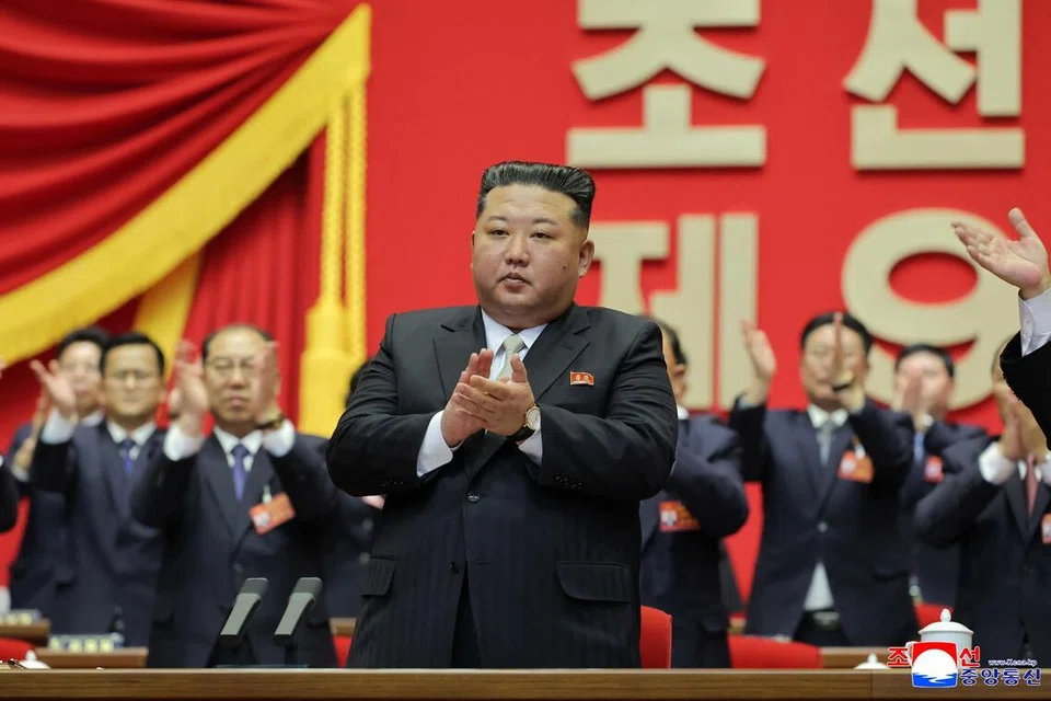 Gambar yang dirakam pada 22 Februari 2026 dan dikeluarkan oleh Agensi Berita Pusat Korea (KCNA) pada 23 Februari 2026 menunjukkan pemimpin Korea Utara Kim Jong Un, yang dipilih sebagai Setiausaha Agung Parti Pekerja Korea, semasa Kongres Kesembilan di Pyongyang.
