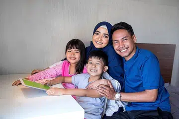 KELUARGA IDAMAN: Kesejahteraan anak-anak adalah tanggungjawab ibu bapa. - Foto hanya hiasan: Foto PPIS
