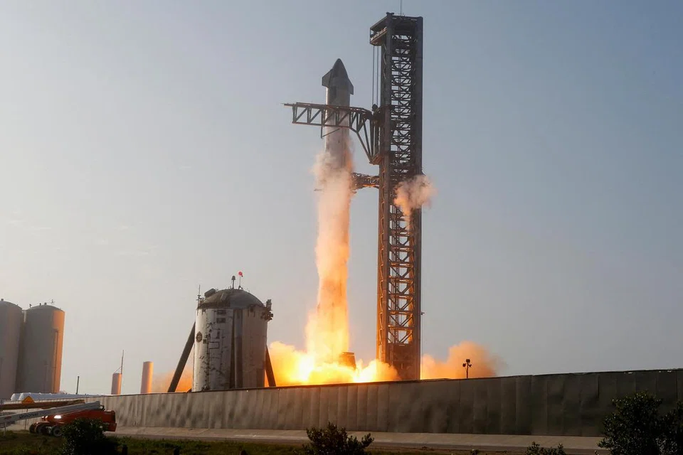 TIADA JAMINAN KESELAMATAN: Kapal angkasa generasi terbaru SpaceX dilancarkan ke angkasa dari Boca Chica dalam satu ujian tanpa kru tetapi meletup sejurus selepas itu di Brownsville, Texas,  Amerika Syarikat.