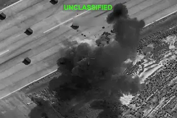 Asap tebal kelihatan naik selepas letupan di lokasi yang tidak didedahkan, susulan serangan yang menurut Markas Pusat Amerika (Centcom) menyasarkan kedudukan tentera Iran. Rakaman video yang dikeluarkan pada 8 Julai 2026 itu muncul ketika Amerika Syarikat dan Iran kembali saling melancarkan serangan, sekali gus mengancam gencatan senjata rapuh antara kedua-dua negara.