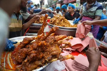 Antara makanan yang dijual di sebuah bazar Ramadan