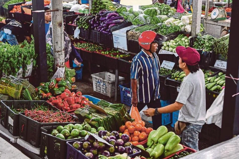 Harga sayur-sayuran dijangka meningkat tiga kali ganda pada November dan Disember 2024, susulan fasa Monsun Timur Laut yang berpotensi mengakibatkan hujan lebat dan banjir di beberapa kawasan serata Malaysia.