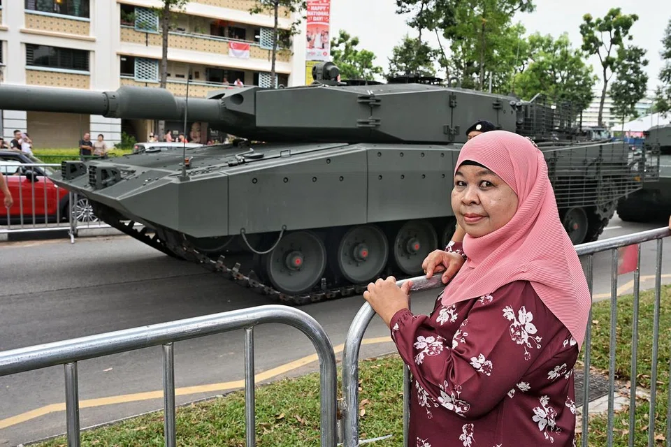  Cik Fauziah Shaharuddin 