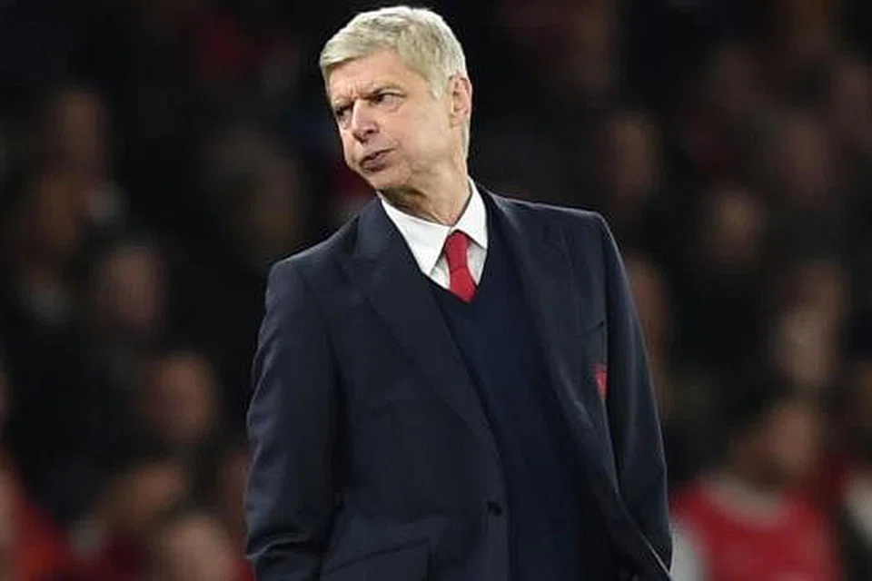 REBUT KEJAYAAN: Pasukan Van Gaal bakal berentap dengan anak didik Arsene (atas) Wenger malam ini.