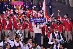 MEGAH WAKIL NEGARA: Kontinjen atlet negara menyertai upacara pembukaan Sukan Komanwel yang meriah semalam. - Foto AFP