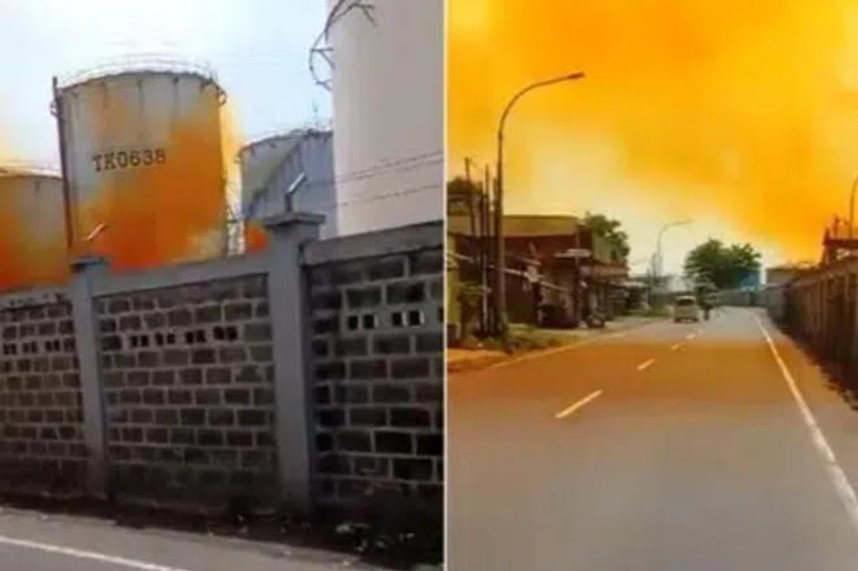 Asap tebal berwarna oren itu pertama kali dilaporkan pada 31 Januari di kilang syarikat penyimpanan tangki kimia PT Vopak Terminal Merak.