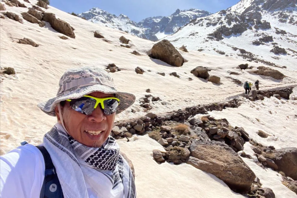 JELAJAH PEMBUKA MATA: Encik Mohammad Rafie Sabarshah banyak melihat pemandangan sekitar Maghribi yang indah ketika dalam misinya menawan Gunung Jebel Toubkal.