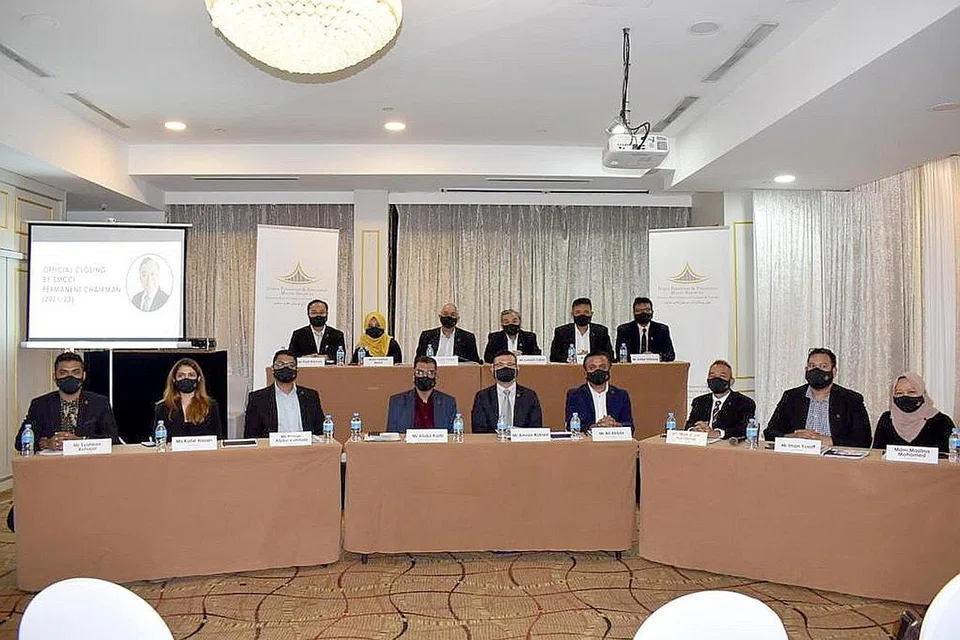 BINCANG BIDANG YANG JADI TUMPUAN: Mesyuarat Agung Tahunan (AGM) DPPMS ke-63 dihadiri oleh 30 ahli. Jumlah keseluruhan anggota DPPMS telah merosot kepada 717 sehingga Disember tahun lalu, berbanding 910 orang pada 2020 ekoran kesan pandemik. - Foto DPPMS