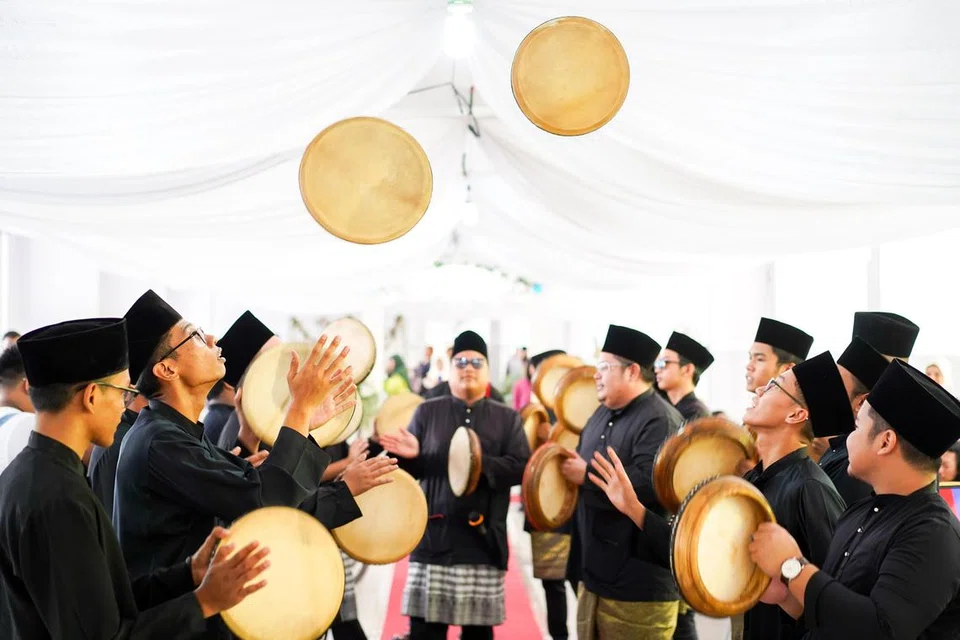 SALAM ‘SAUK’: Berapa yang harus diisi dalam sampul sebagai sumbangan di majlis perkahwinan mungkin bergantung kepada berapa rapat tetamu dengan keluarga atau pasangan mempelai. 