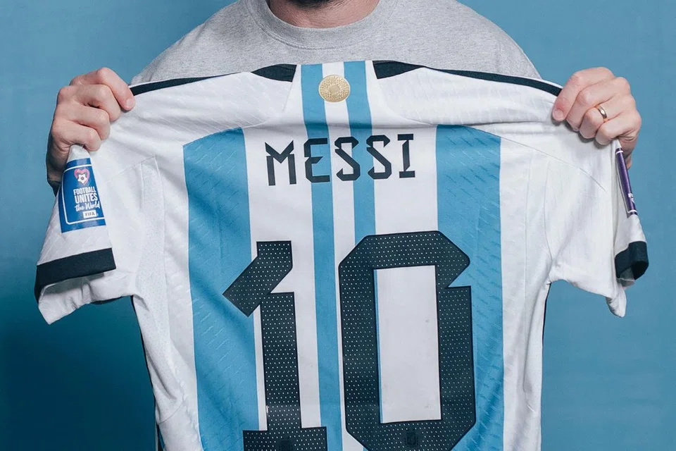 JERSI BERHARGA: Enam jersi yang dipakai oleh Lionel Messi semasa Piala Dunia 2022 akan dilelong pada Disember. Nilainya dianggarkan lebih AS$10 juta ($13.4 juta).