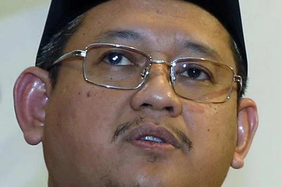 PEMBENTANG DAN PANELIS: Cik Hanim Mohd Saleh, Mufti Dr Mohamed Fatris Bakaram dan Encik Mohamed Khair Mohamed Noor.