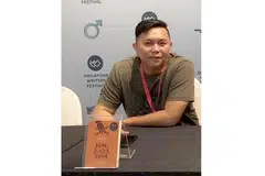 MENANG PERTANDINGAN: Beberapa sajak yang disertakan dalam buku Tukang Tunjuk Telunjuk ditulis Encik Farihan Bahron sewaktu zaman remaja beliau dan memenangi beberapa pertandingan. - Foto fail