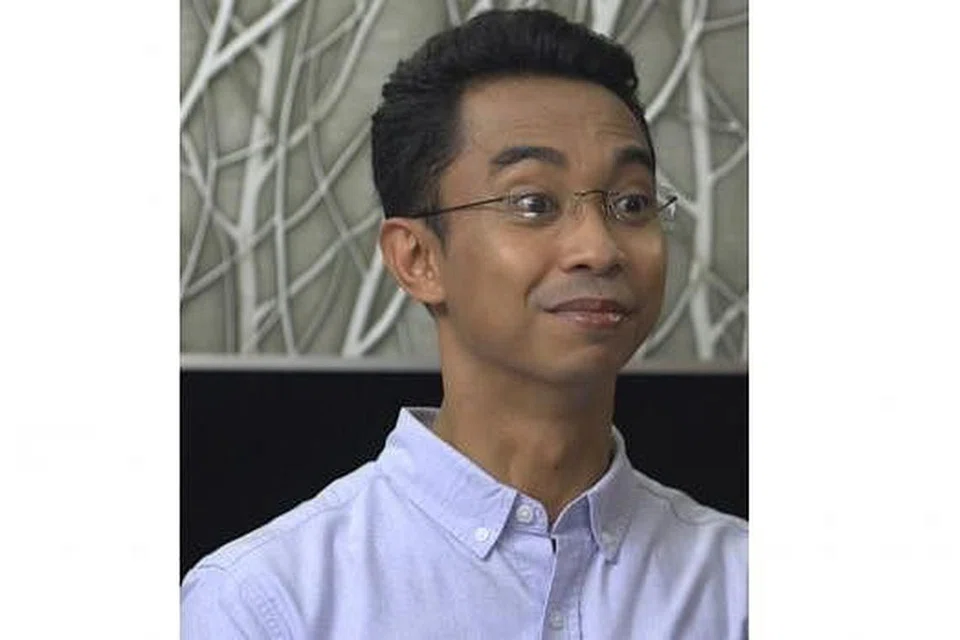 KEBOLEHANNYA MENYERLAH: Pelakon Shahril Wahid (atas) yang mempunyai kekuatan dalam lakonan watak karakter telah dicalonkan sebagai Pelakon Lelaki Terbaik dalam Watak Pembantu bagi drama 'Gerimis Di Hati' dalam Anugerah Pesta Perdana 11. Dalam drama 'Gerimis Di Hati' itu, Shahril berlakon sebagai pesakit 'cerebral palsy'. Khalid Baboo pula berlakon sebagai ayahnya. - Foto-foto DV STUDIO DAN MEDIACORP SURIA