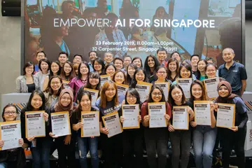 SUMBANG BALIK KEPADA MASYARAKAT: Sejak diasaskan Dr Ayesha lima tahun lalu, 21C Girls (21st Century Girls) telah mengajar ramai kaum wanita mengenai asas ilmu koding. - Foto ihsan AYESHA KHANNA Tebar