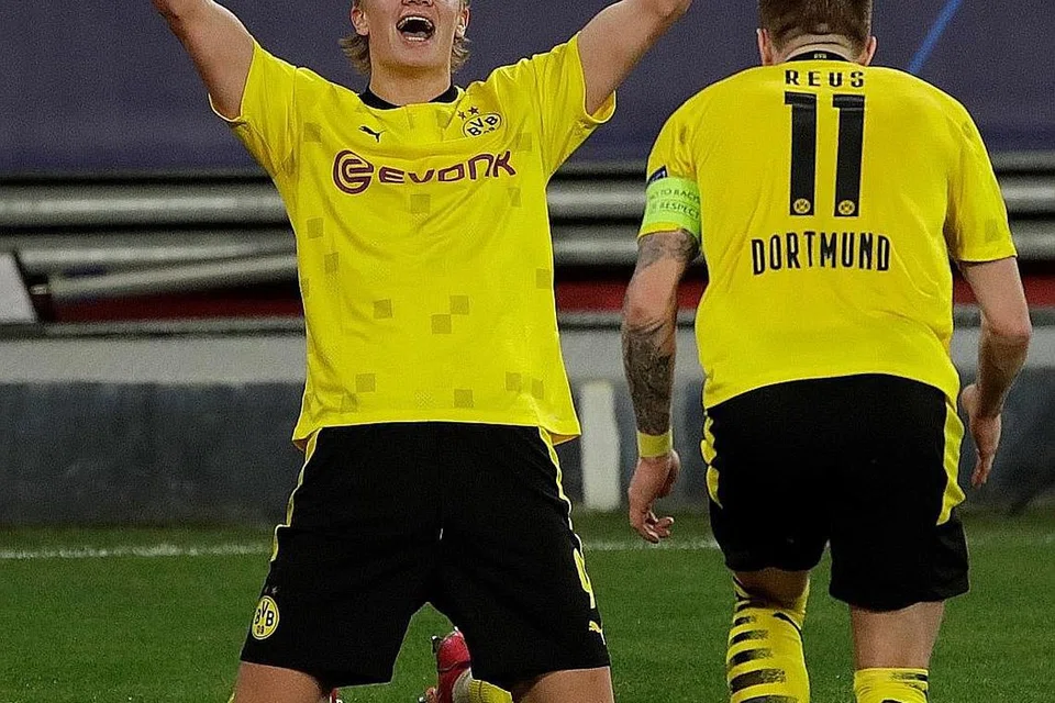 MENANG SELESA: Penyerang Erling Haaland menjaringkan dua gol bagi Borussia Dortmund menewaskan Sevilla 3-1 dalam perlawanan di Seville. - Foto EPA-EFE 