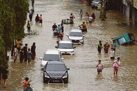 cari pelancong M’sia yang dilapor hilang, dihanyut tanah runtuh di Indonesia, tragedi, banjir