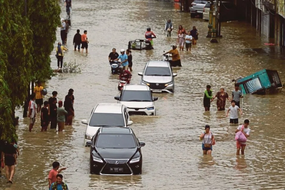 cari pelancong M’sia yang dilapor hilang, dihanyut tanah runtuh di Indonesia, tragedi, banjir