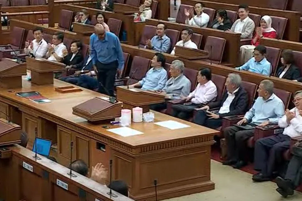 RAKAM PENGHARGAAN: Sidang Parlimen pada Khamis adalah yang terakhir bagi Menteri Kanan merangkap Menteri Penyelaras bagi Dasar Sosial, Encik Tharman Shanmugaratnam (berdiri), dan sembilan Anggota Parlimen Dilantik (NMP).