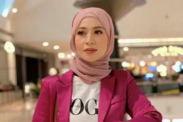 Penyanyi Malaysia, Syura Badron, 39 tahun, kini dirawat di Unit Rawatan Separa Rapi (HDU) sebuah hospital swasta selepas disahkan mengalami jangkitan kuman dalam darah sejak petang 25 Oktober.