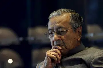 SARANAN MANTAN MENTERI: Datuk Zaid Ibrahim, bekas menteri undang-undang tidak rasmi Malaysia berkata, polis sepatutnya memberikan tumpuan menyiasat perdana menteri Datuk Seri Najib Razak yang didakwa terlibat dalam skandal politik dan tidak seharusnya mendakwa Tun Dr Mahathir Mohamad, yang dikatakan hanya mengemukakan persoalan bagi pelbagai isu yang dihadapi perdana menteri itu. - Foto REUTERS 