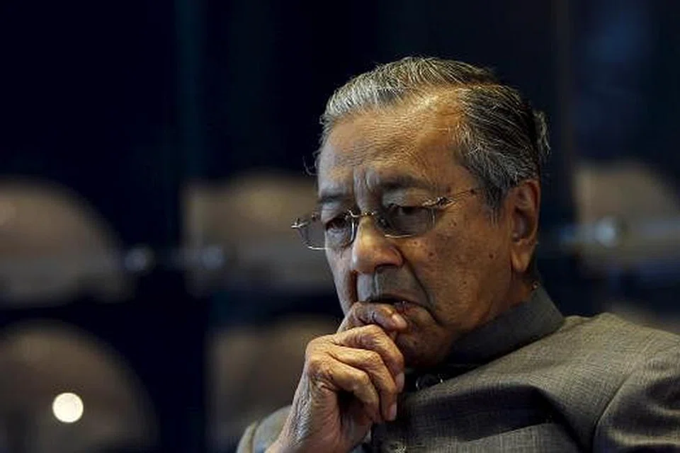 SARANAN MANTAN MENTERI: Datuk Zaid Ibrahim, bekas menteri undang-undang tidak rasmi Malaysia berkata, polis sepatutnya memberikan tumpuan menyiasat perdana menteri Datuk Seri Najib Razak yang didakwa terlibat dalam skandal politik dan tidak seharusnya mendakwa Tun Dr Mahathir Mohamad, yang dikatakan hanya mengemukakan persoalan bagi pelbagai isu yang dihadapi perdana menteri itu. - Foto REUTERS 
