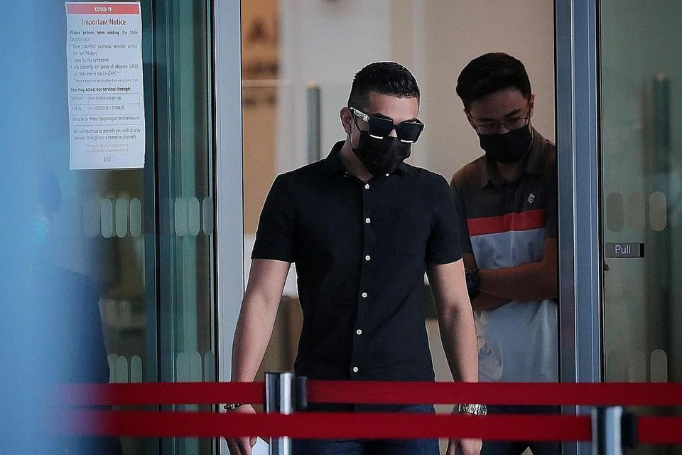 BERSALAH: Amirul Asyraff Muhammad Junus mengaku bersalah semalam atas satu tuduhan bersubahat dengan anggota geng untuk menyeludup pistol dari Malaysia ke Singapura. - Foto BH oleh JASON QUAH