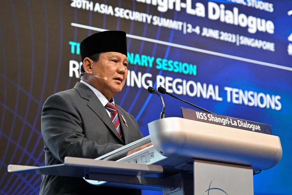 TINJAUAN: Bakal calon  bagi pilihan raya presiden 2024, Encik Prabowo Subianto, kini berada paling tinggi dalam tinjauan Lingkaran Survei Indonesia yang dikeluarkan pada Isnin, dengan mendapat kadar kelulusan 34.3 peratus. 
