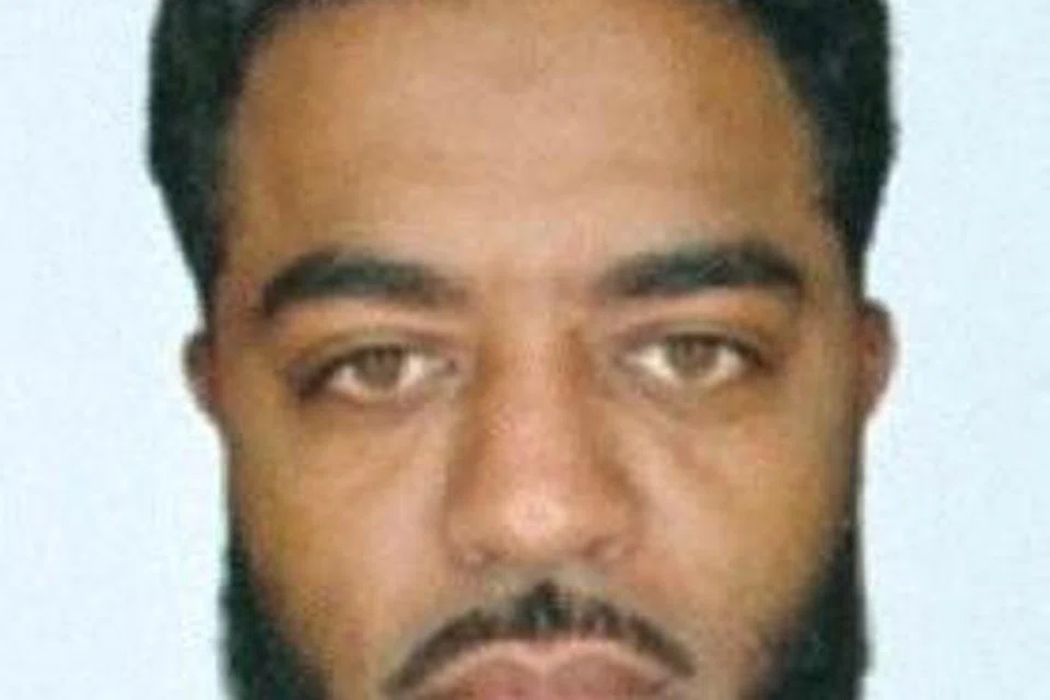 Suspek, Shamsud-Din Jabbar, 42 tahun, seorang warga Amerika Syarikat yang melakukan serangan menggunakan trak pikap pernah dikerahkan ke Afghanistan dari Februari 2009 hingga Januari 2010, dan berkhidmat sebagai pangkat Staf Sarjan dalam tugas terakhirnya.