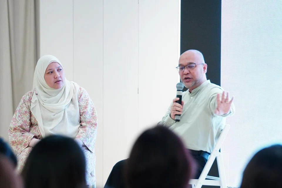Cik Haryani Othman menjadi moderator bagi sesi dialog, ‘Babes Teatime’, manakala Perunding Kerja Sosial, Encik Mohd Ali Mahmood, mengendalikan sesi tersebut. 