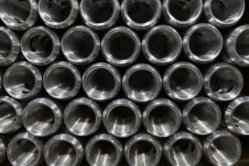 Presiden Amerika Syarikat, Encik Donald Trump, mengejutkan pasaran dengan mengumumkan tarif ke atas semua import keluli dan aluminium bermula pada 12 Mac.