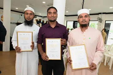 (Dari kiri) Encik Ali Md Ashik, Encik Hossain Nazir dan Encik Khandakar Suman adalah antara lebih 80 pekerja migran beragama Islam yang menerima Sijil Penghargaan semasa sambutan Hari Raya dan Majlis Penghargaan Imam pada 21 April di Pusat Rekreasi (RC) Sembawang.