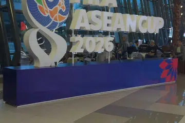 Suasana hangat Piala Asean Fifa yang mula dirasai di Jakarta, daripada pintu masuk Lapangan Terbang Soekarno Hatta hingga ke sekitar Stadium Gelora Bung Karno menjelang perlawanan pembukaan antara Indonesia dengan Singapura pada 25 September.