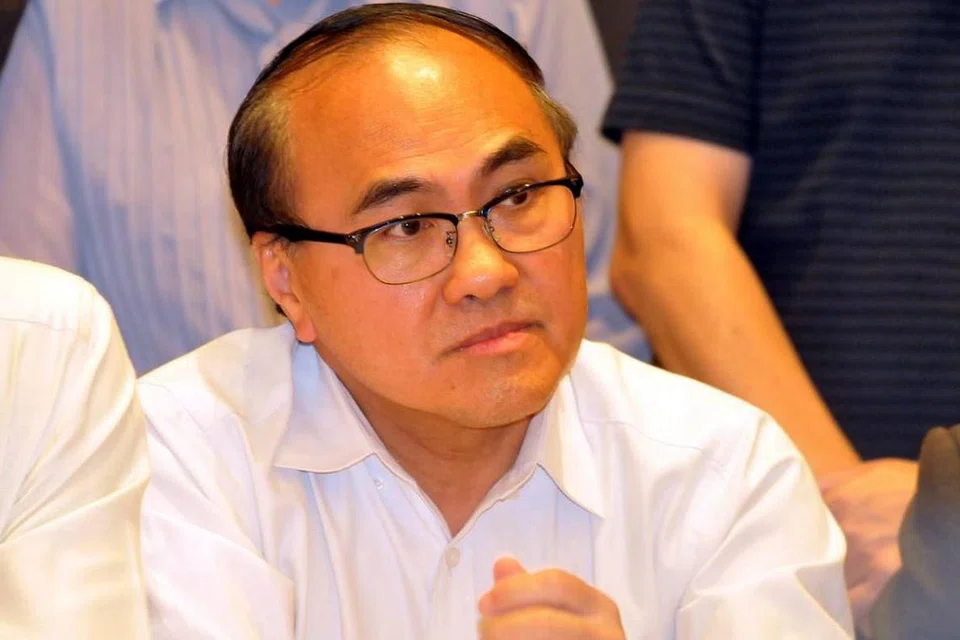 Dr Chong Fat Full keluar dari partinya, Parti Keadilan Rakyat (PKR) dan menjadi bebas dua hari lalu. 