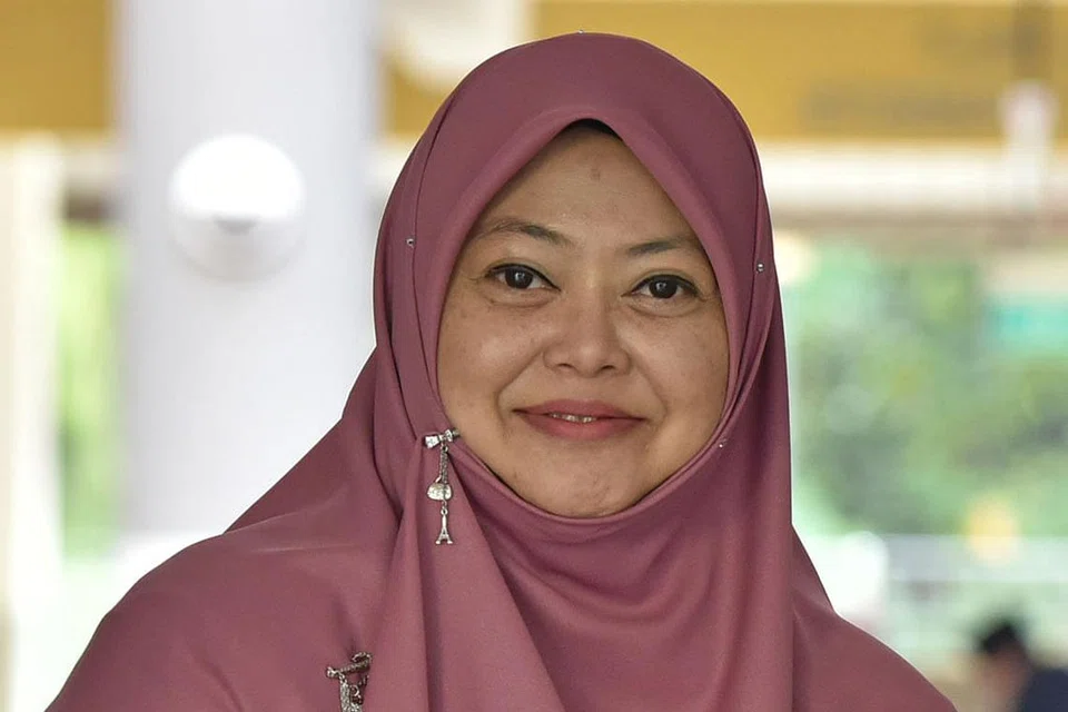 PERUBAHAN POSITIF: Ciri pengajaran yang lebih bersepadu, menurut mudirah Madrasah Aljunied Al-Islamiah Cik Khairiana Zainal Abiden. (atas) menggalak proses pemikiran yang lebih kritikal selain membentuk perwatakan peribadi pelajar. - Foto MADRASAH ALJUNIED/FACEBOOK