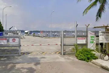 Jeti sedia ada di Lorong Halus, yang kini digunakan untuk keperluan ternakan ikan di Pasir Ris dan Selat Johor Timur, akan diganti sebagai sebahagian daripada kerja-kerja penambakan Lorong Halus.