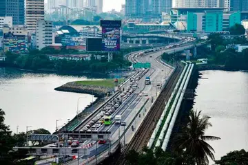 PERATURAN BARU: Pemandu tidak boleh belok kanan ke Pusat Pemeriksaan Woodlands dari Woodlands Centre Road mulai 17 Julai, kecuali bas dan kenderaan yang diberikan kebenaran.
