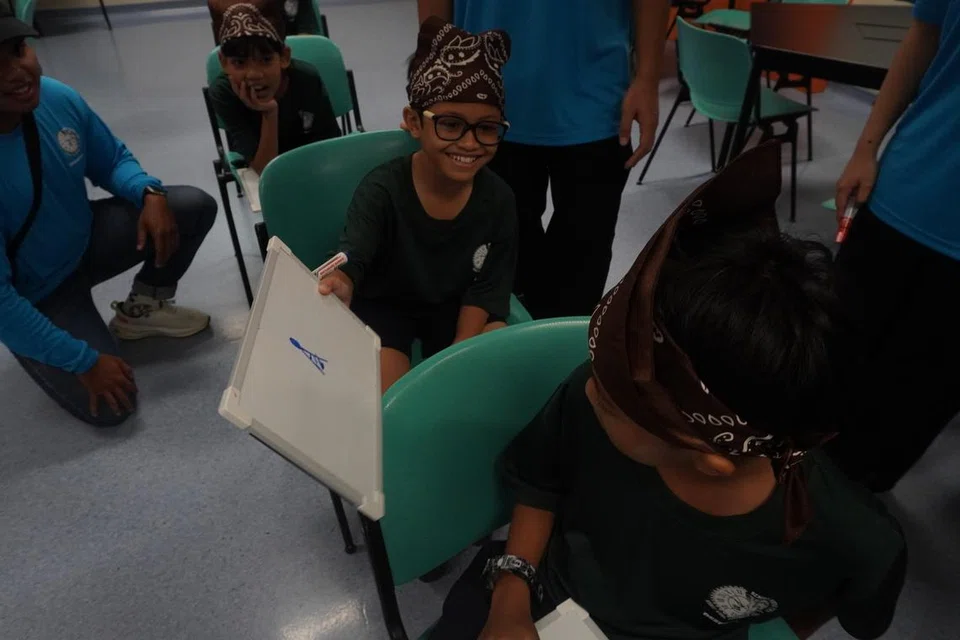Permainan ‘Amazing Race’ semasa acara Rentas Pantas 2024 yang membenarkan pelajar berseronok sambil mempelajari dan mendalami budaya dan bahasa Melayu.