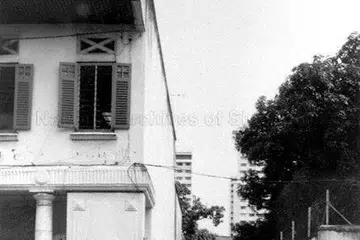 Sorotan sejarah dengan pemandangan arkib kawasan lorong berdekatan rumah kedai warisan di Chinatown sebelum usaha pemuliharaan dan pembangunan semula projek Jamae Chulia Heritage (JCH) dijalankan.