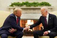 Presiden Amerika Syarikat yang baru dipilih, Encik Donald Trump (kiri) dan Presiden Joe Biden, telah membincangkan isu Ukraine dan Timur Tengah dalam suasana mesra di Rumah Putih pada 13 November.