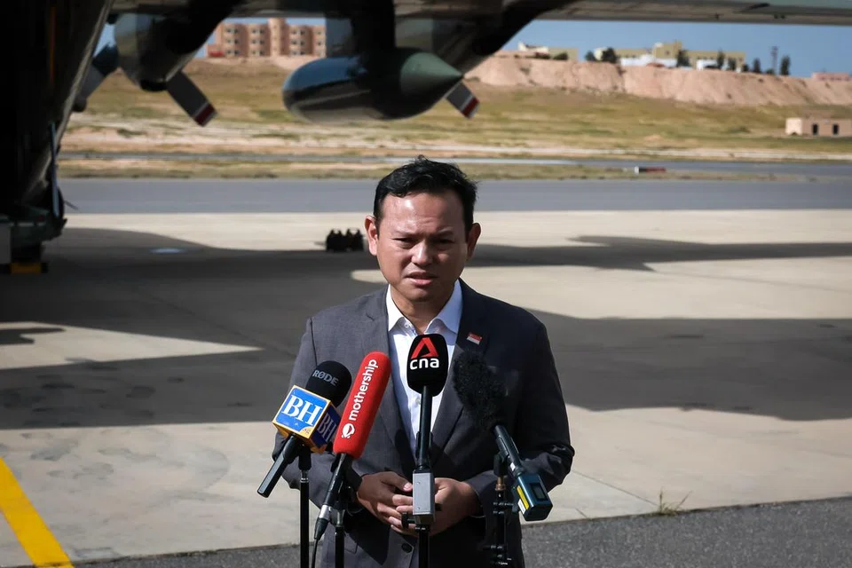 Menteri Negara Kanan (Tenaga Manusia merangkap Pertahanan), Encik Zaqy Mohamad ketika ditemui media Singapura di Pangkalan Udara Raja Abdullah II di Jordan untuk menyaksikan persiapan Angkatan Udara Republik Singapura (RSAF) untuk menghantar bantuan kemanusiaan kepada mangsa konflik di Gaza.